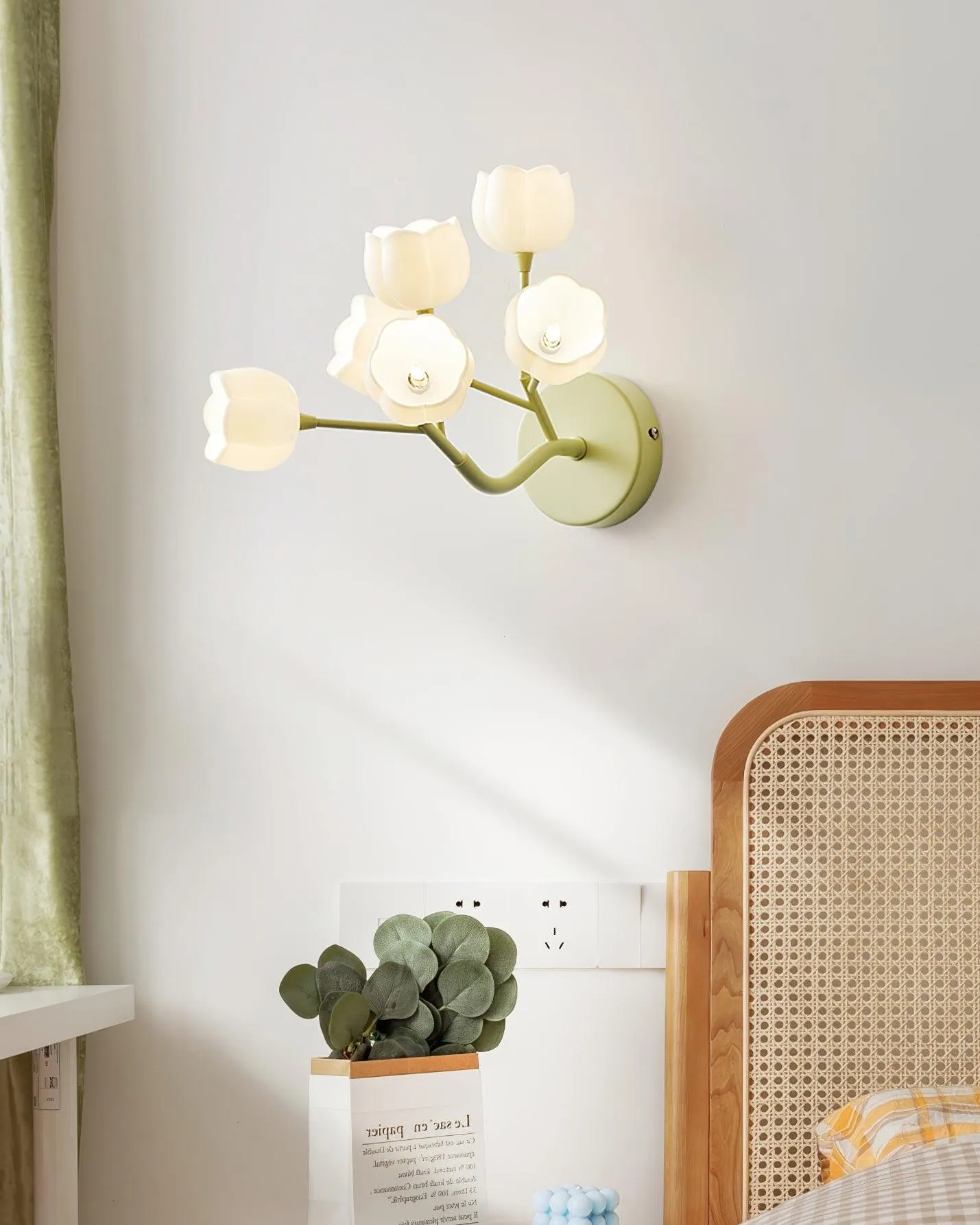 Rei Flower Wall Lamp